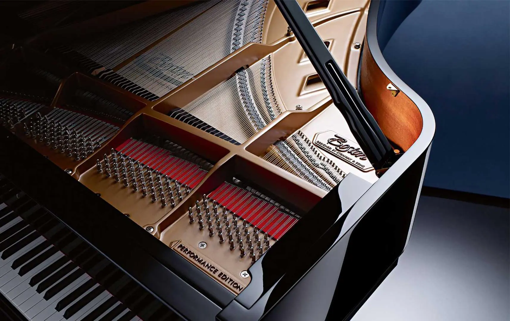 Nhờ công nghệ Rim piano tiên tiến, vành trong được uốn cong liên tục trong chỉ một mảnh gỗ Thích