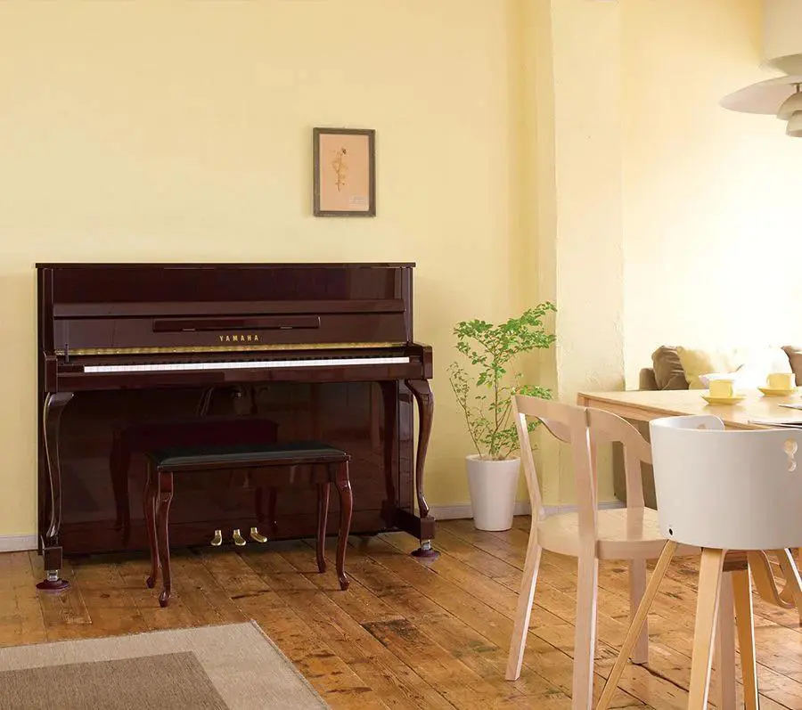 Đàn piano Yamaha B113 màu gỗ Gụ bóng