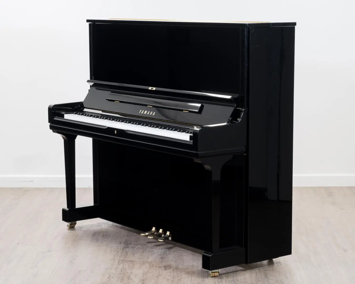 Đàn piano upright Yamaha YUS3 PE