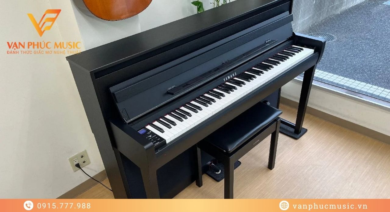 YAMAHA CLP 685B
