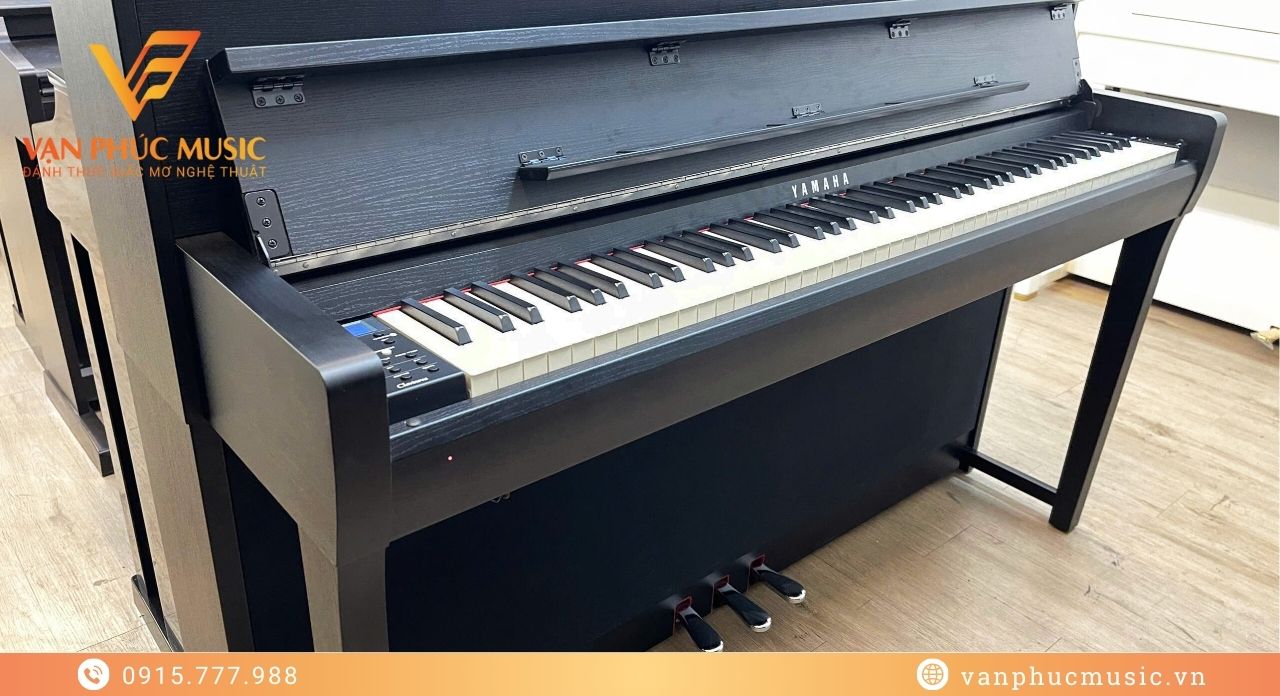 YAMAHA CLP 685B