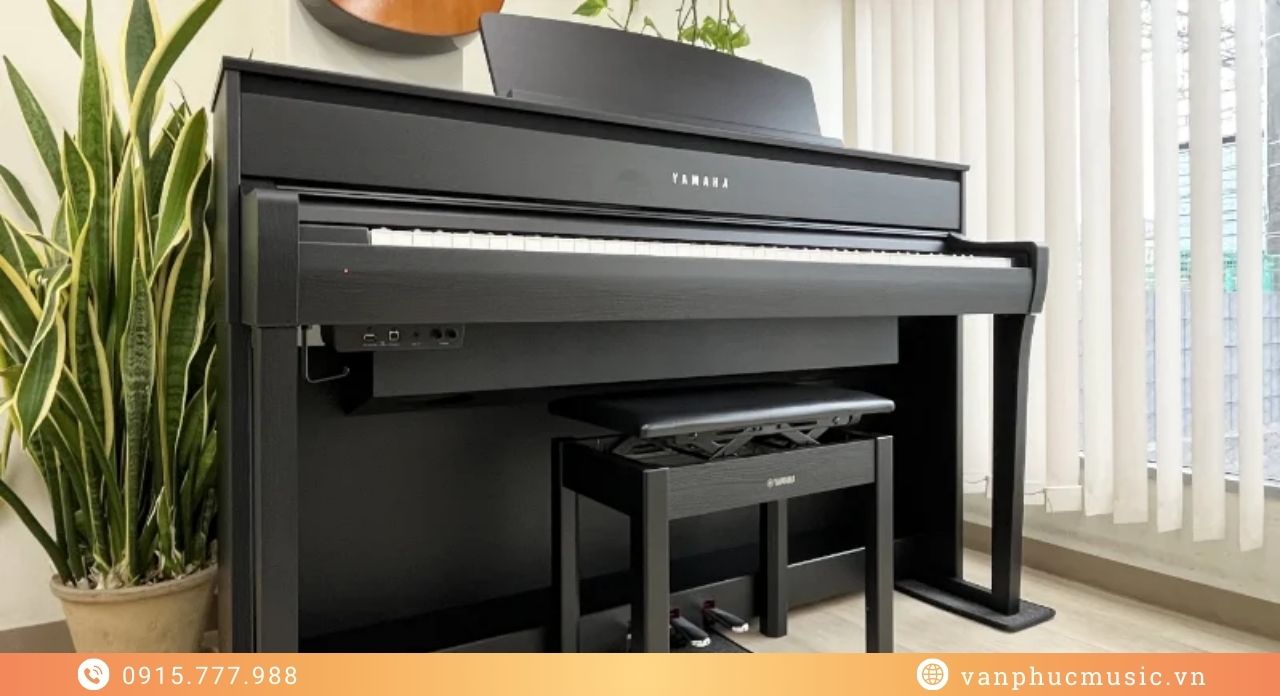 YAMAHA CLP 735B