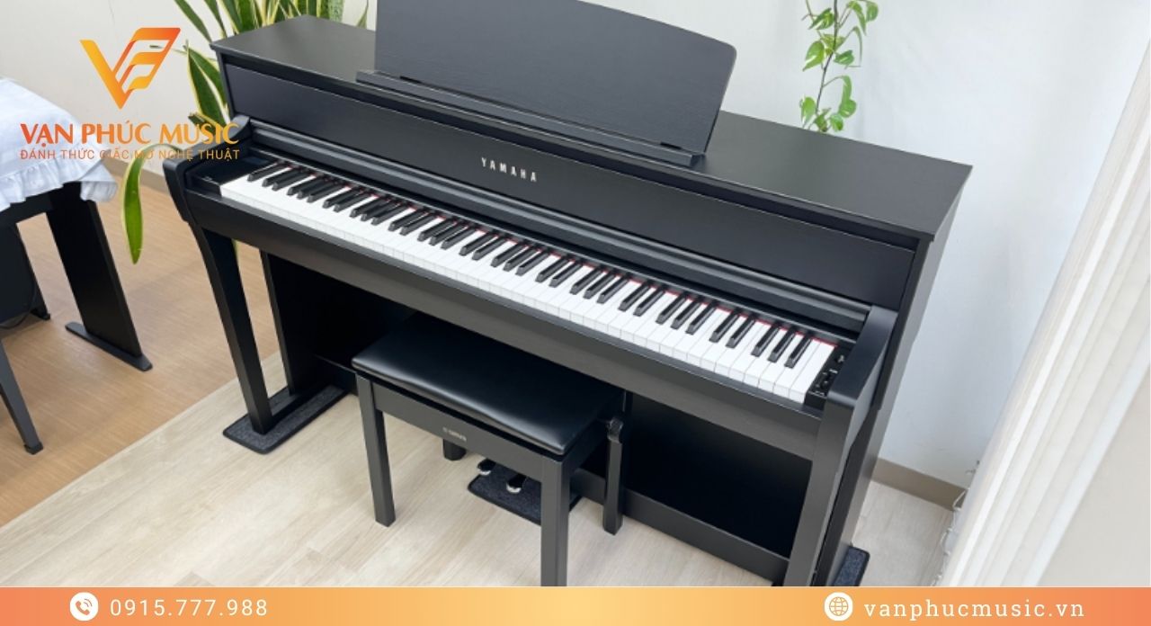 YAMAHA CLP 735B