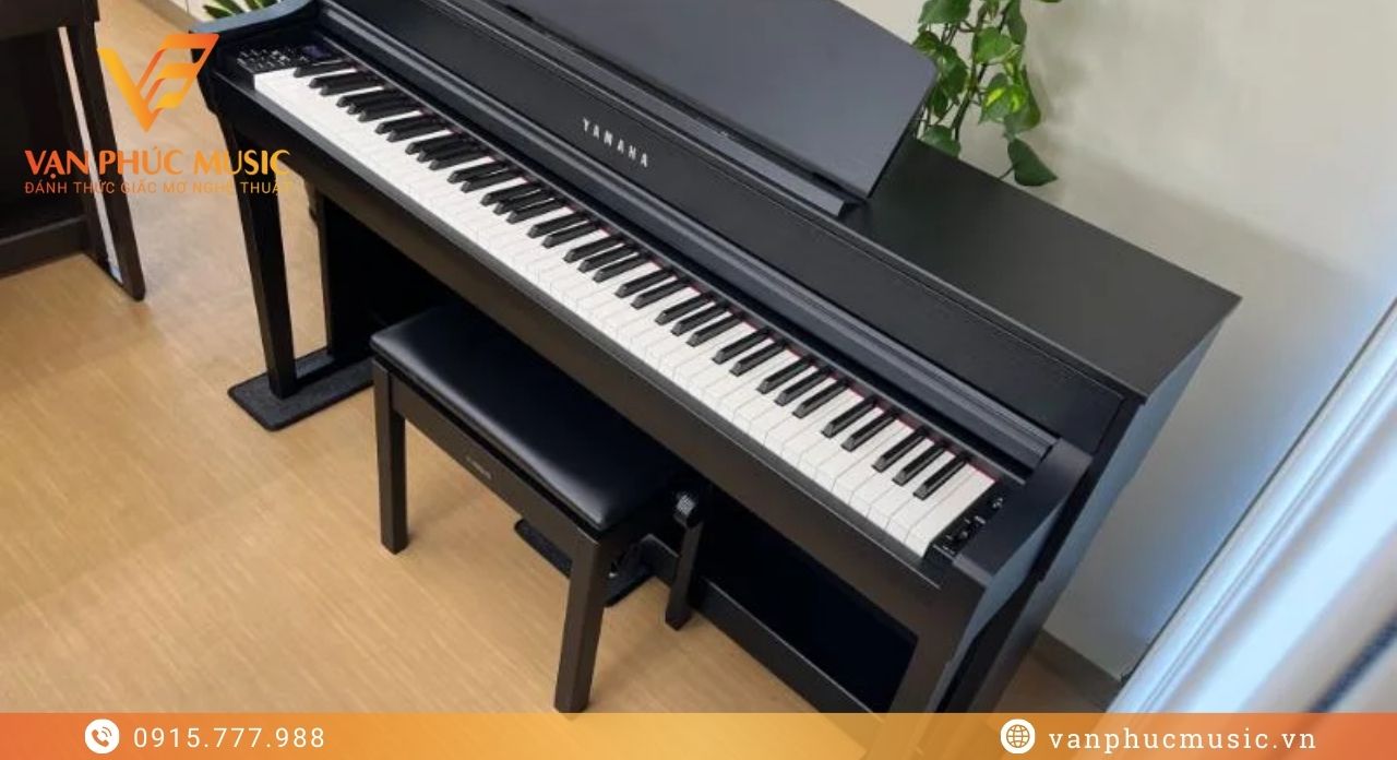 YAMAHA CLP 745B