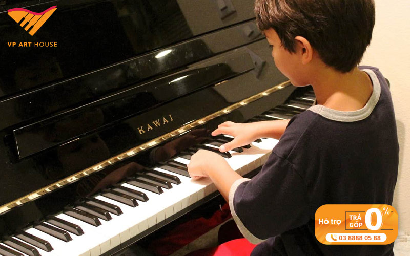 co-nen-cho-tre-4-tuoi-hoc-dan-piano-khong