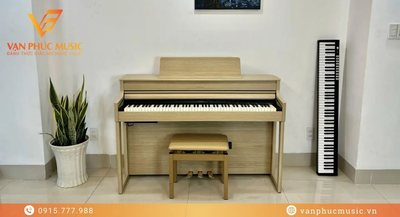 ROLAND HP 704LA