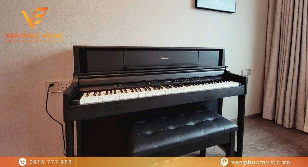 ROLAND LX 705DR