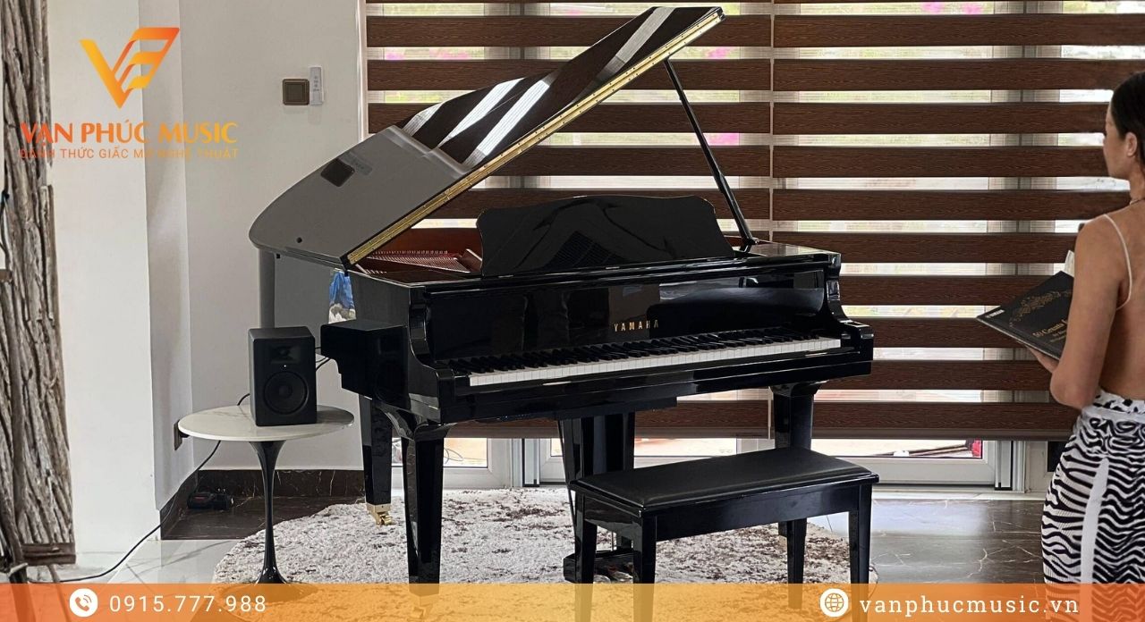 YAMAHA C3B
