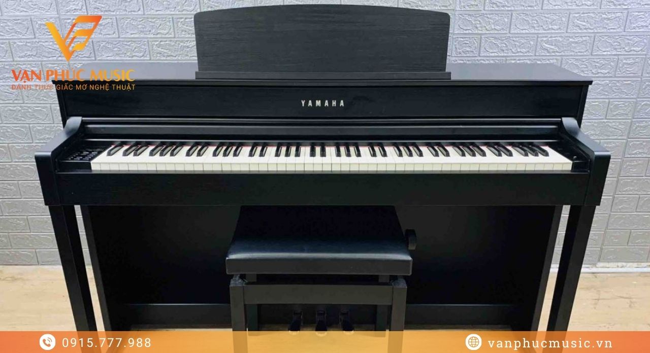YAMAHA CLP 575B