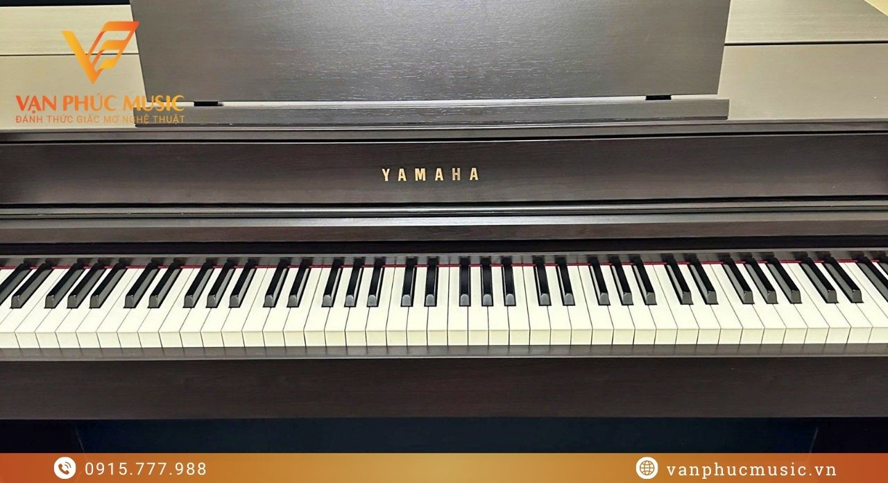 YAMAHA CLP 575R