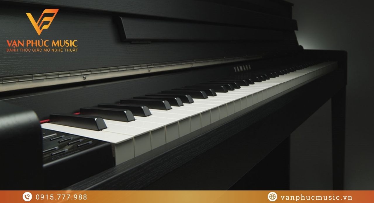 YAMAHA CLP 585B