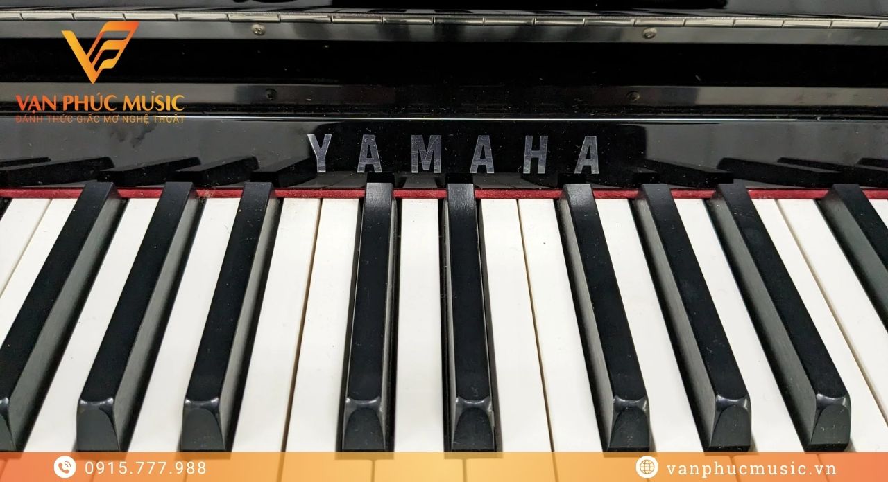 YAMAHA CLP 685PE