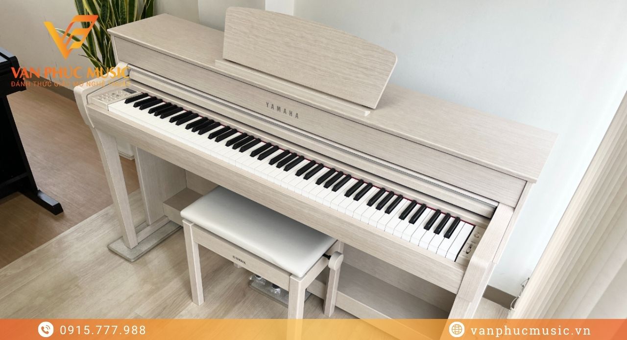 YAMAHA CLP 735WA