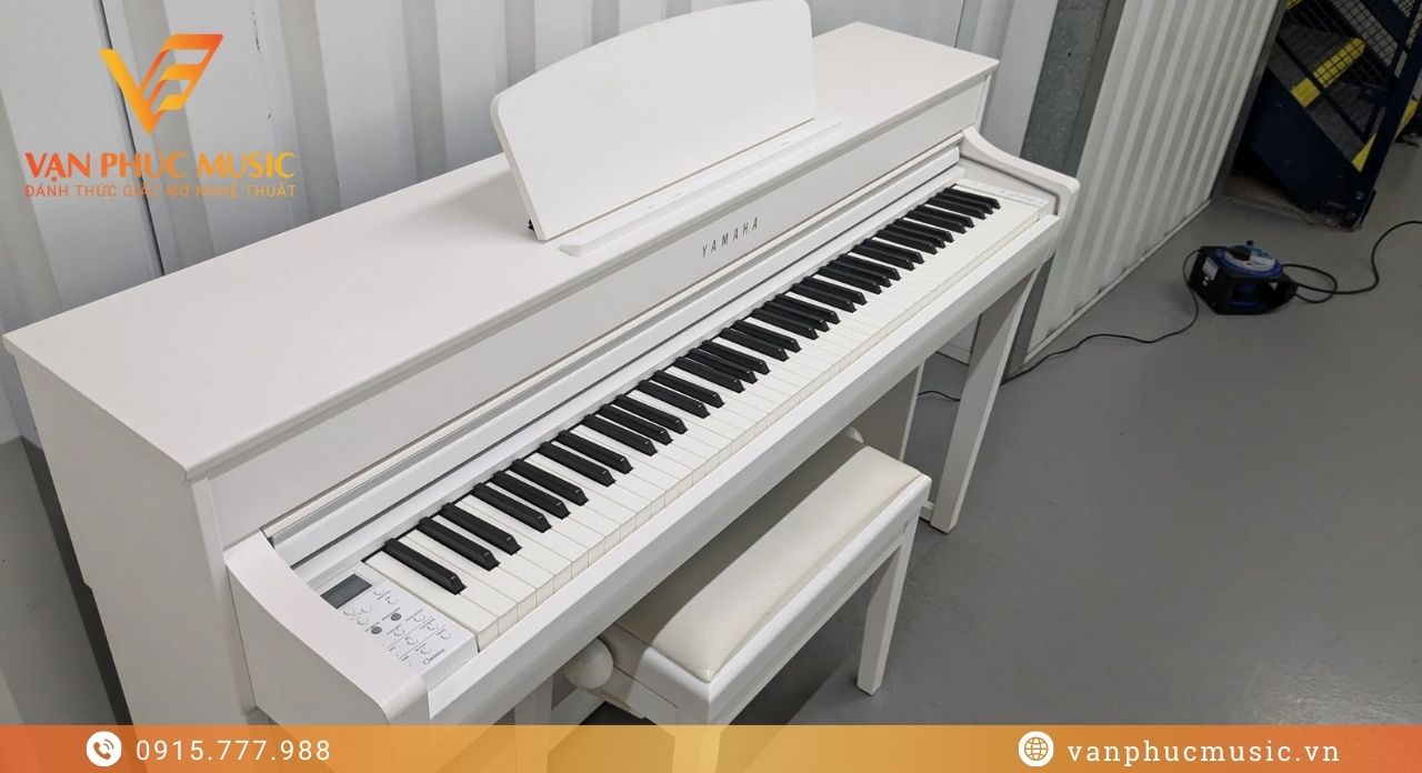 YAMAHA CLP 735WH