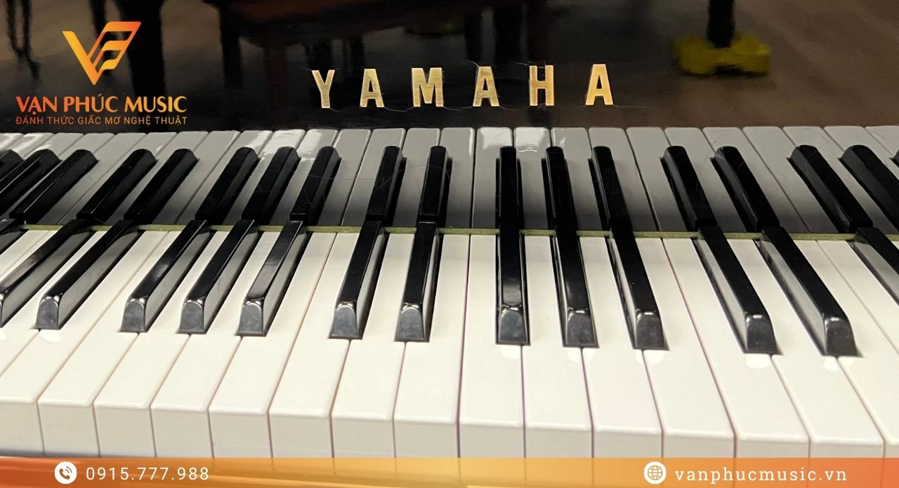grand piano YAMAHA G2