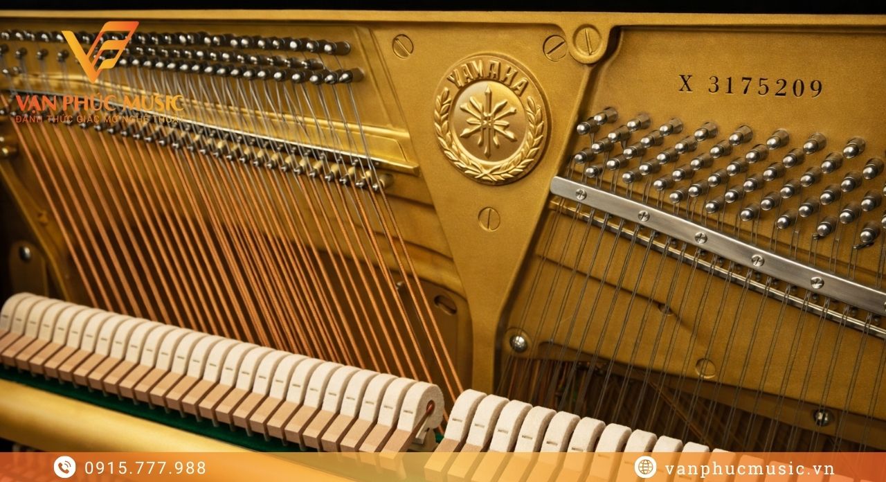 Piano cơ Yamaha UX