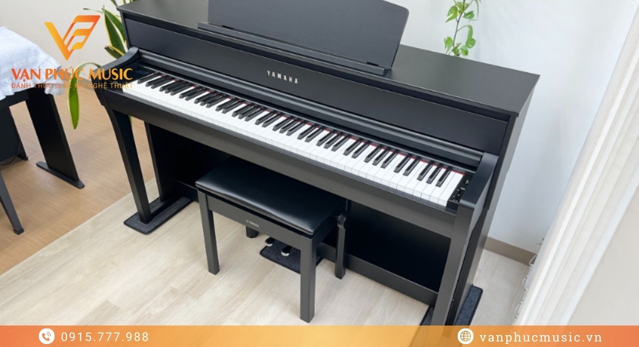 YAMAHA CLP 775B