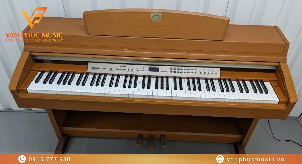 YAMAHA CLP 240C