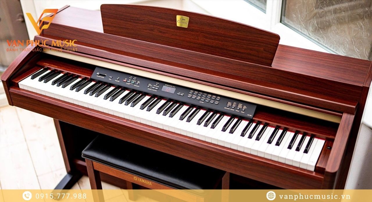 YAMAHA CLP 240M