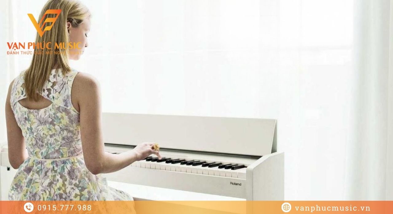 ROLAND F 140WH