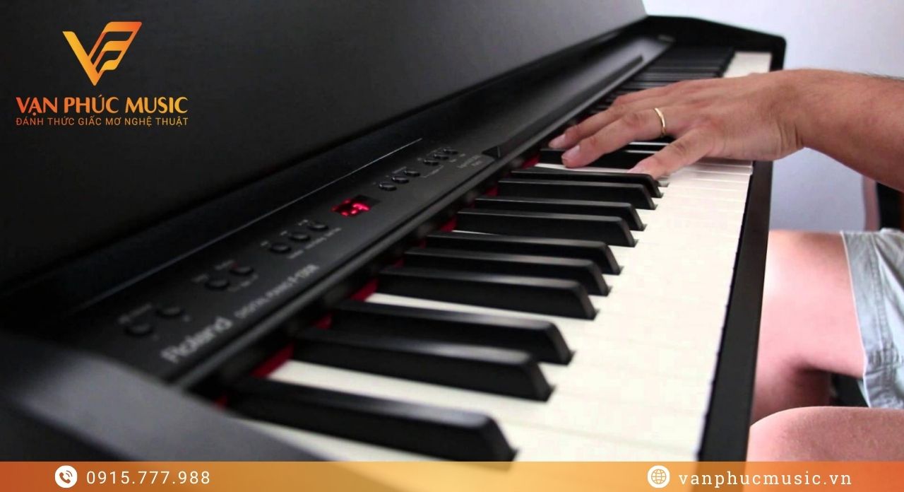 Roland F 130CB