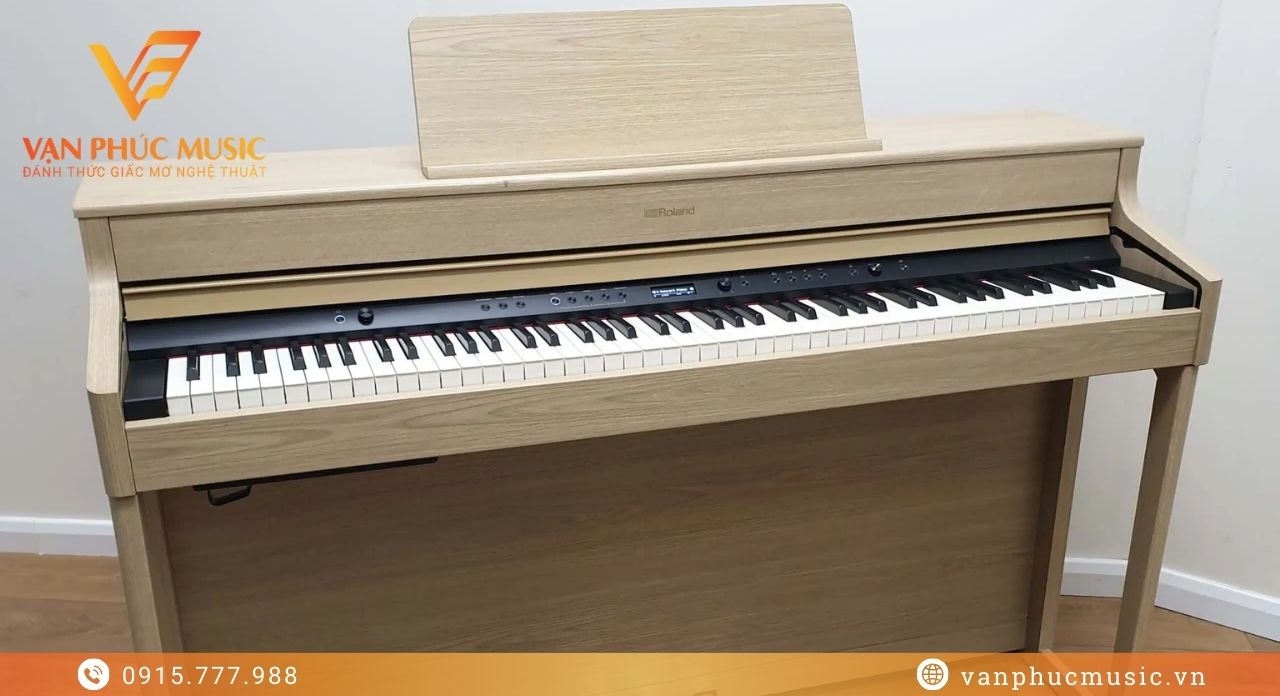 ROLAND HP 702LA
