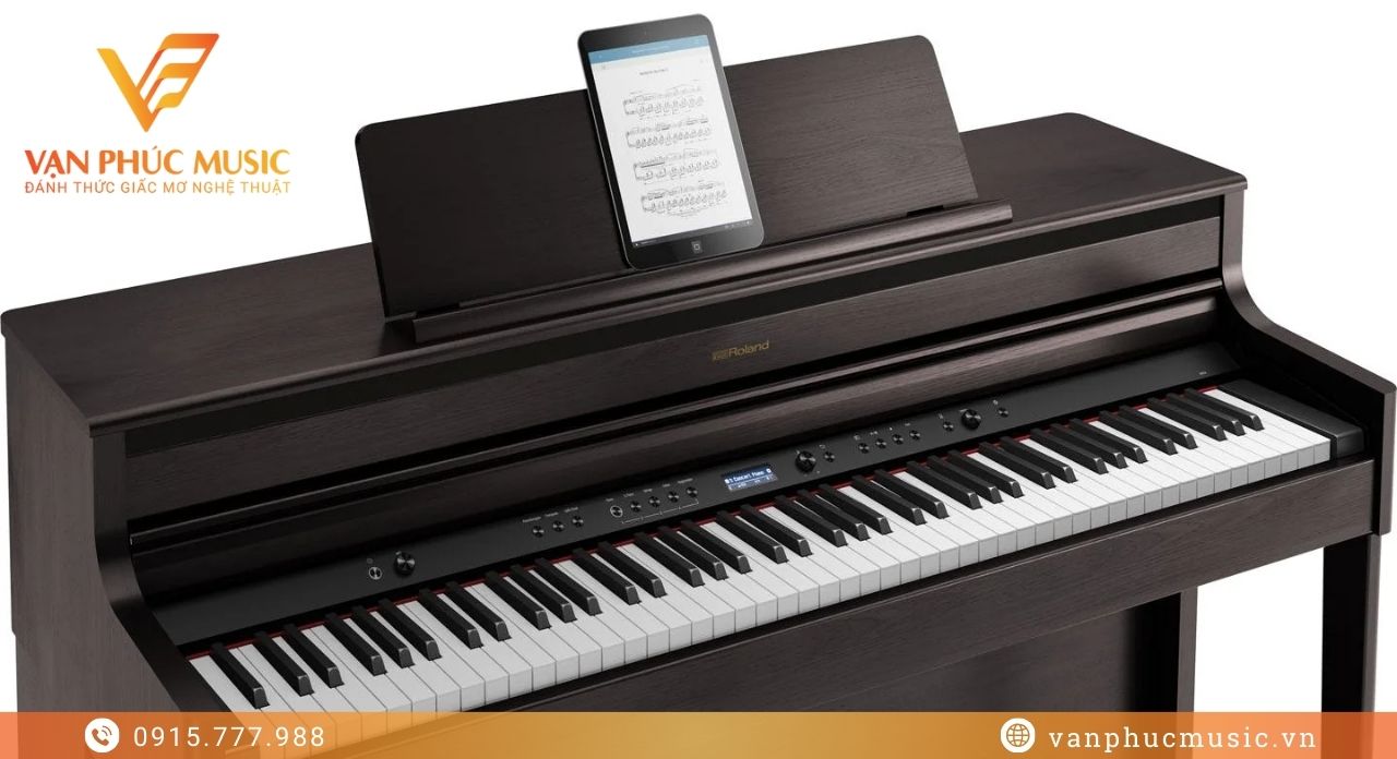 ROLAND HP 704DR