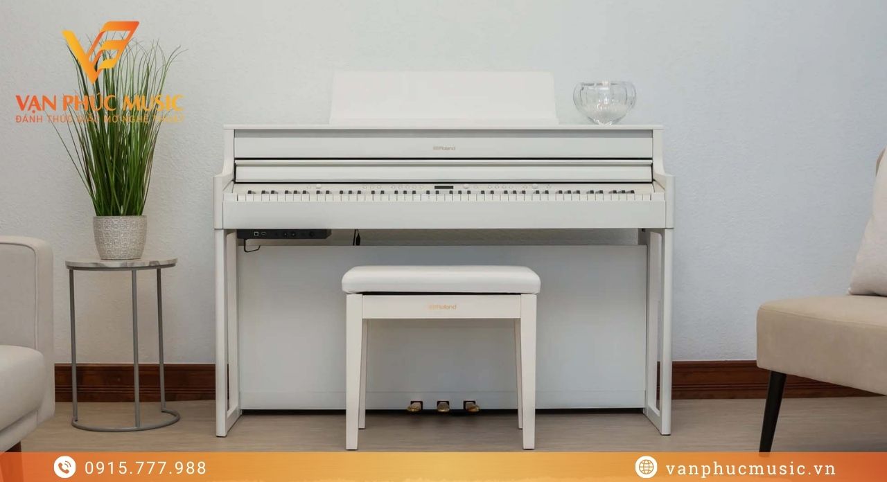 ROLAND HP 704WH