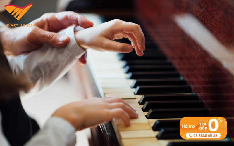 tam-quan-trong-cua-viec-dat-tay-khi-choi-piano