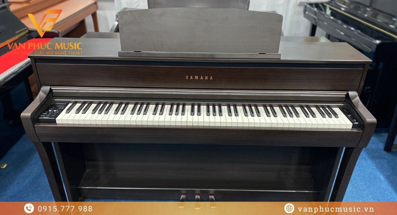 YAMAHA CLP 675DW