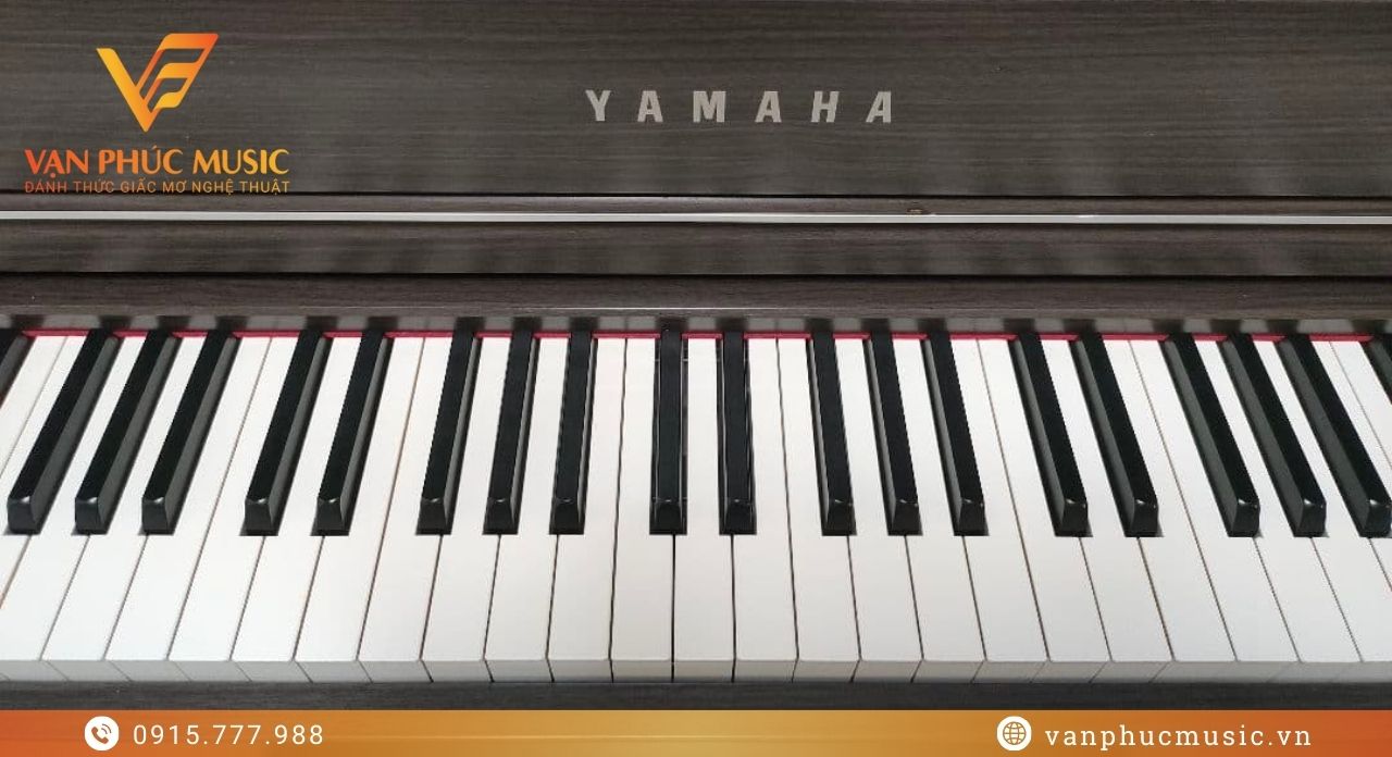 YAMAHA CLP 675DW