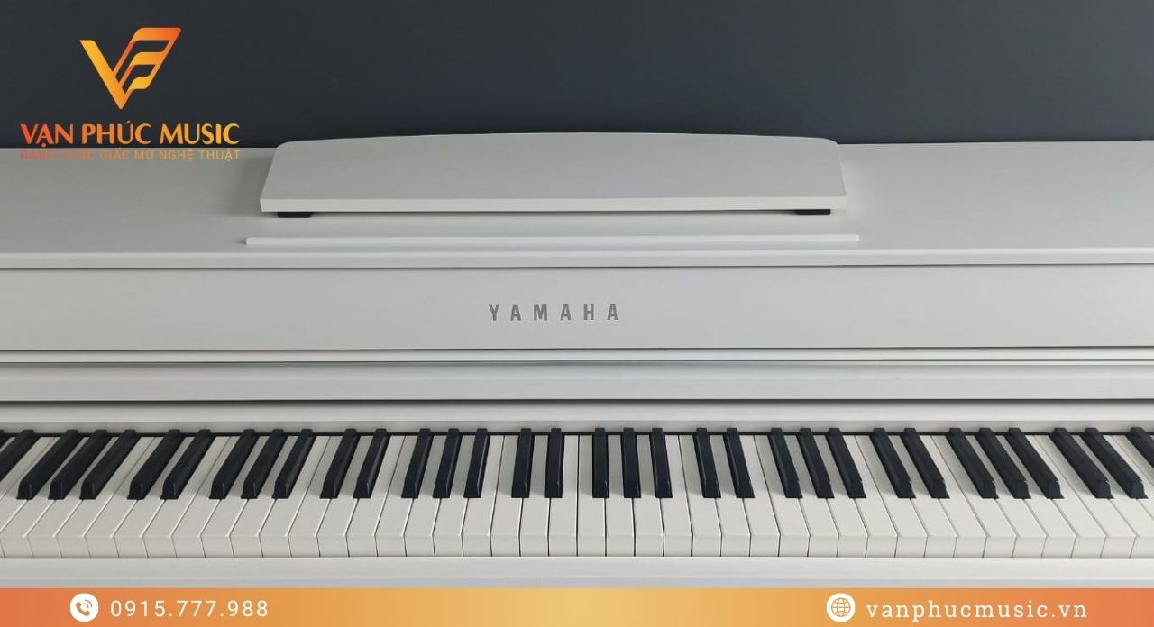 YAMAHA CLP 675WH