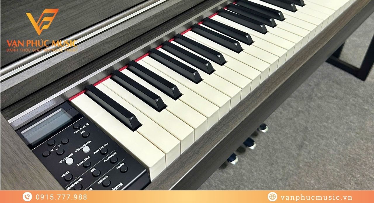 Yamaha CLP-745DW