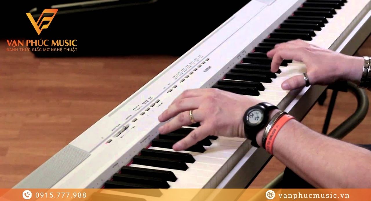 YAMAHA P 115WH