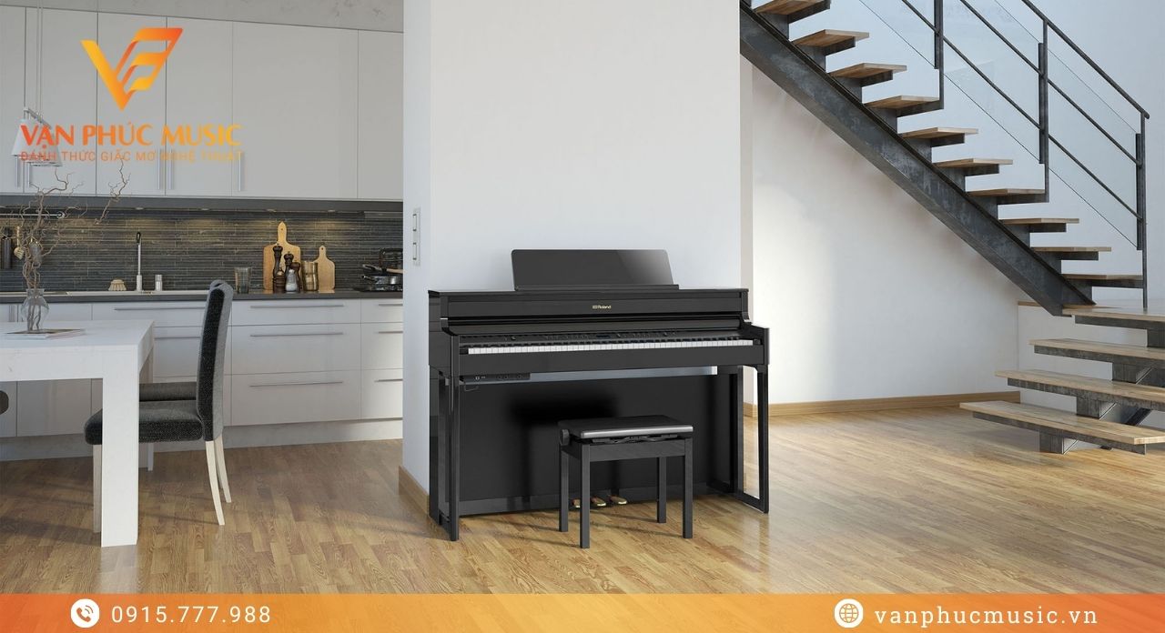 ROLAND HP 704PE