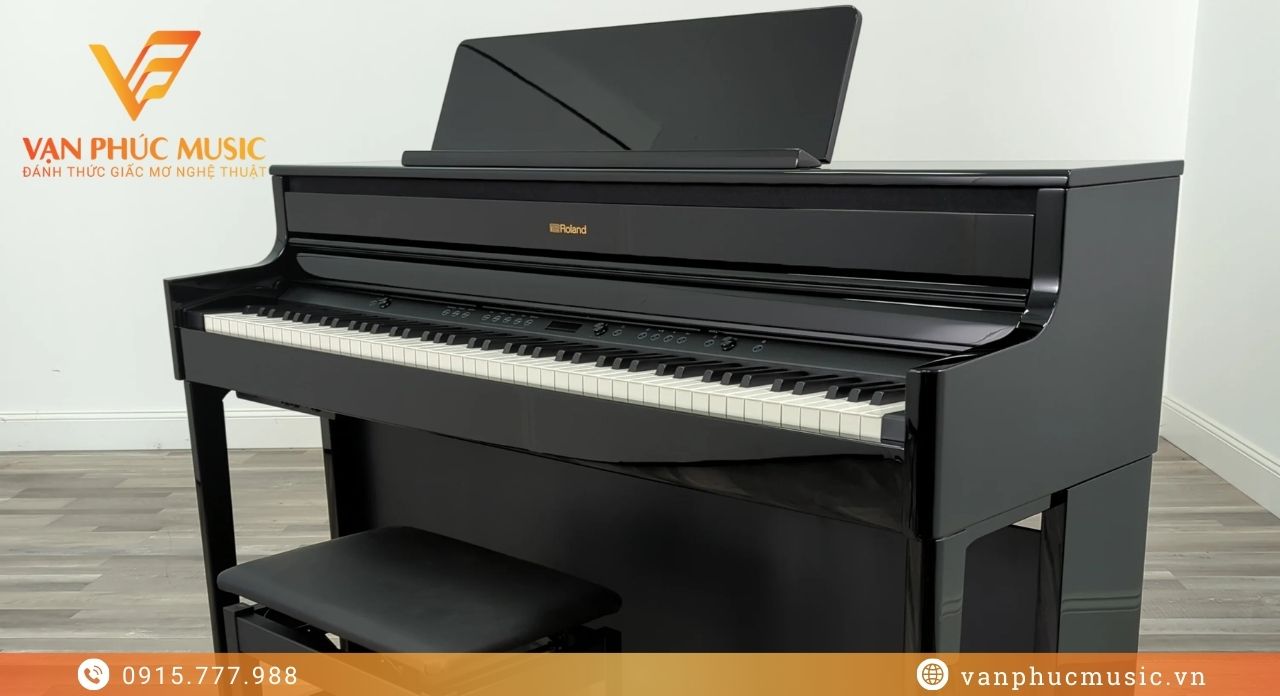 ROLAND HP 704PE