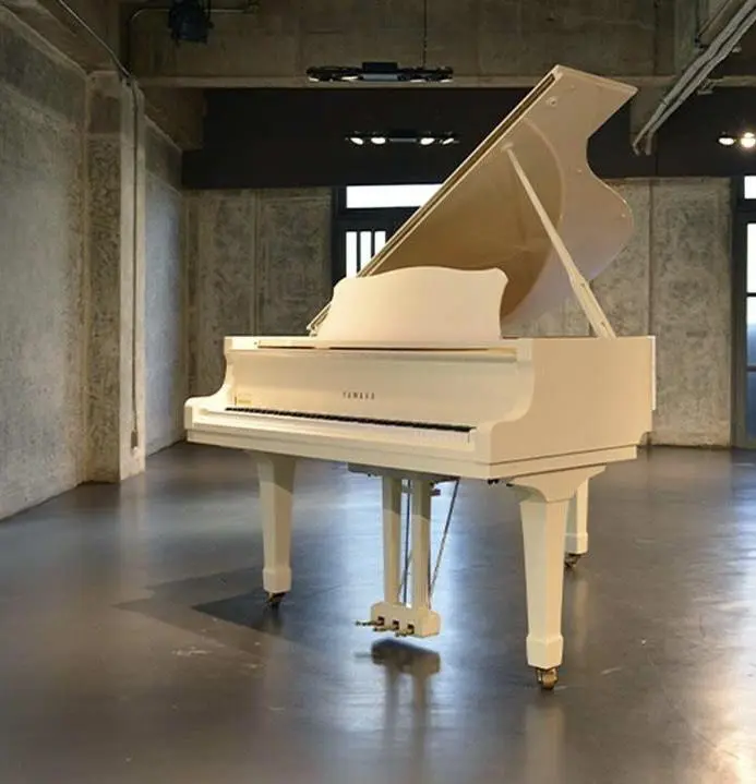 YAMAHA C3