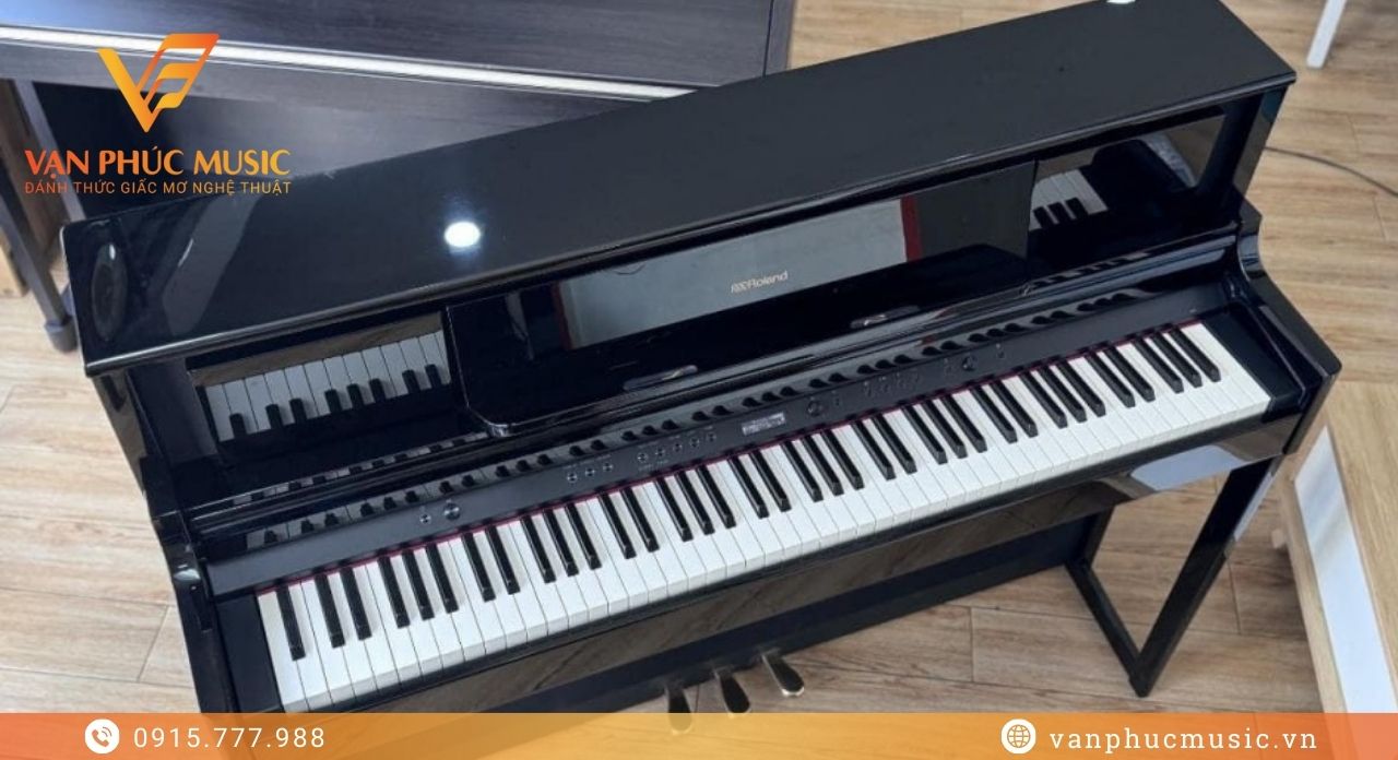 ROLAND LX 705PE