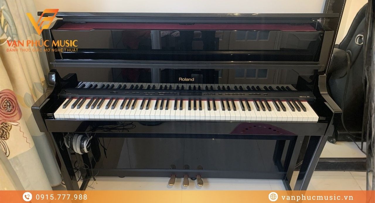 ROLAND LX 15PE