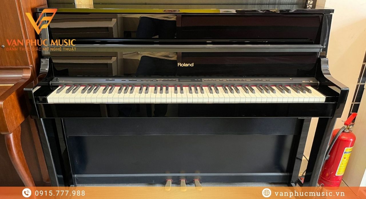 ROLAND LX 15PE