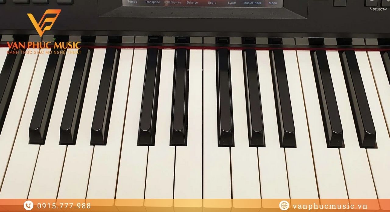 YAMAHA CVP 705B