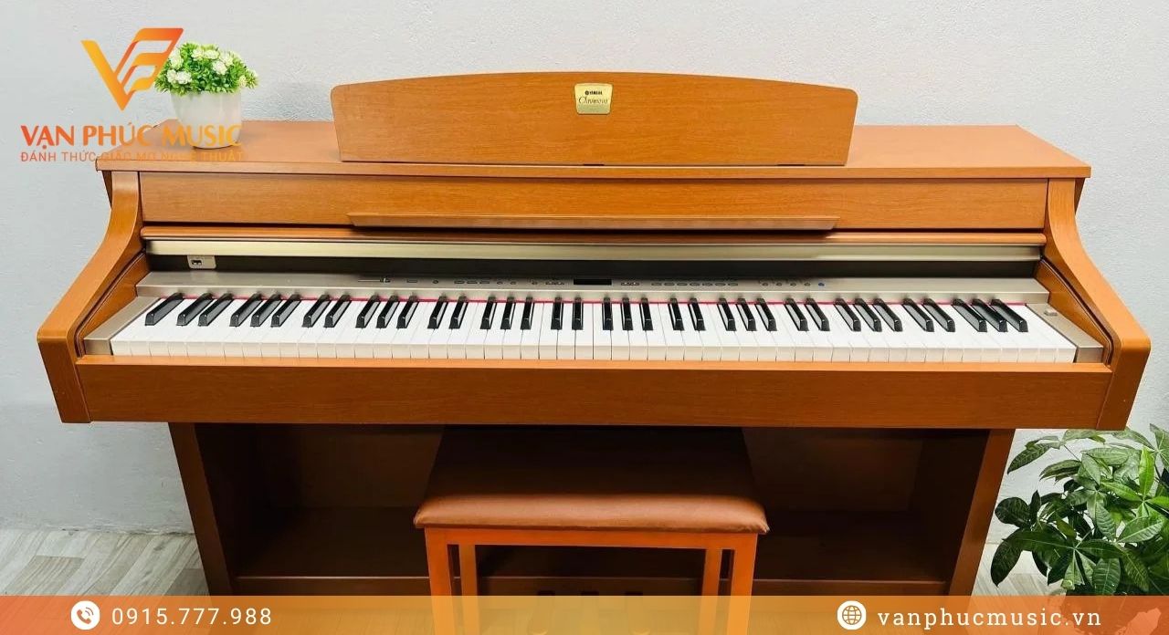 YAMAHA CLP 330C