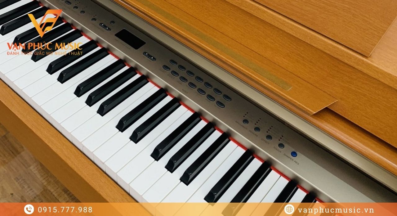YAMAHA CLP 330C