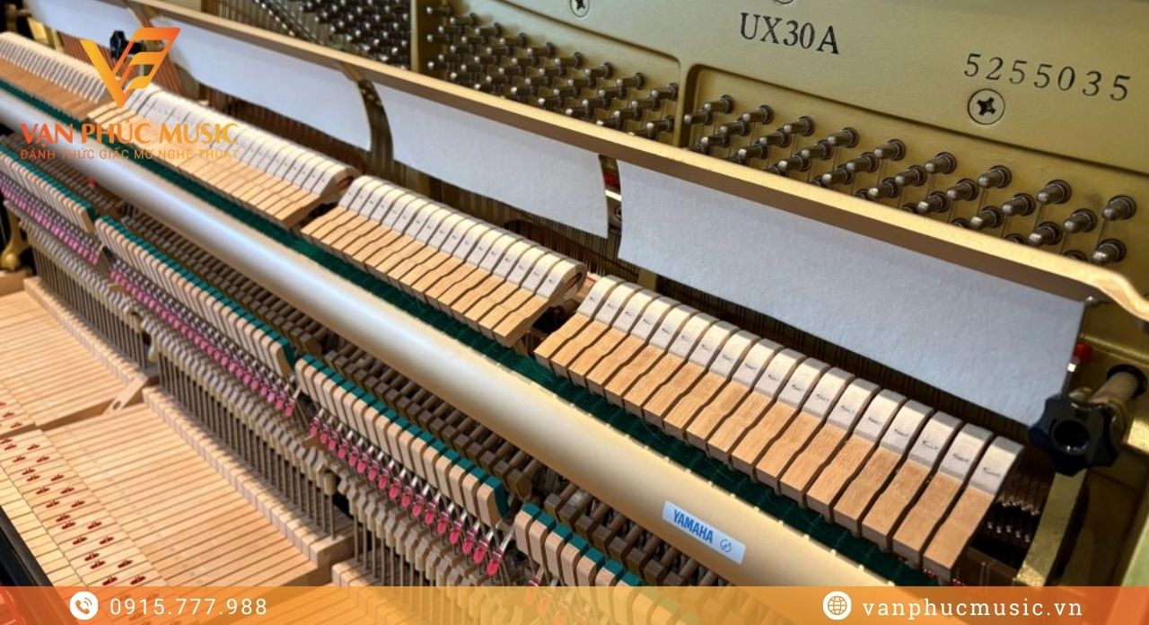 Yamaha UX30A piano upright