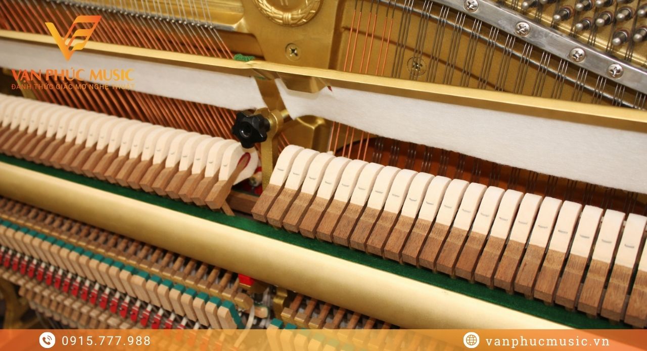 Yamaha UX30Wn piano cơ