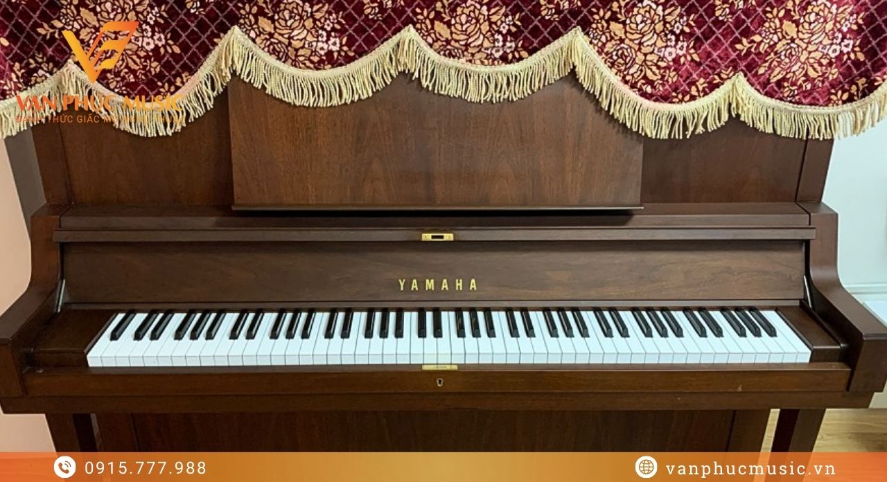 piano upright Yamaha W102B