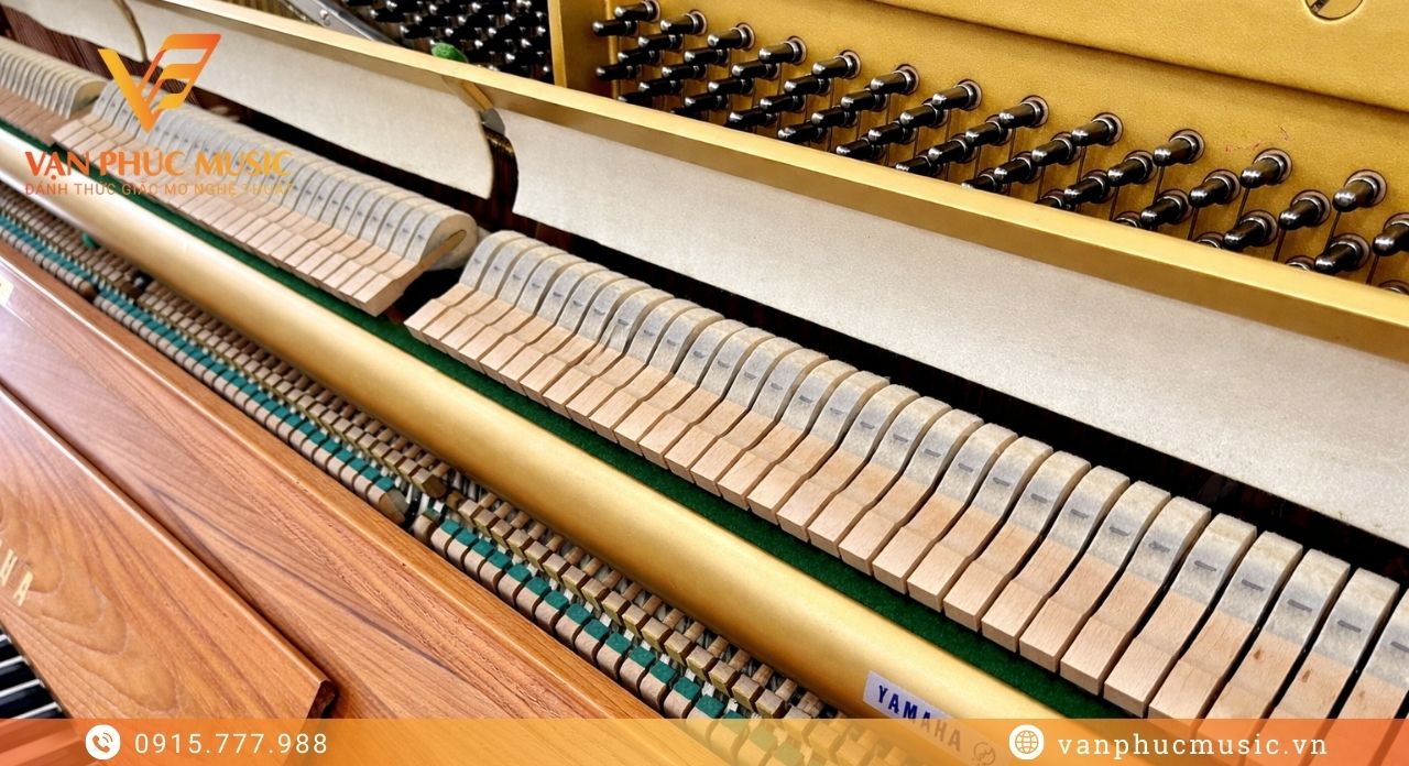 piano Yamaha W103
