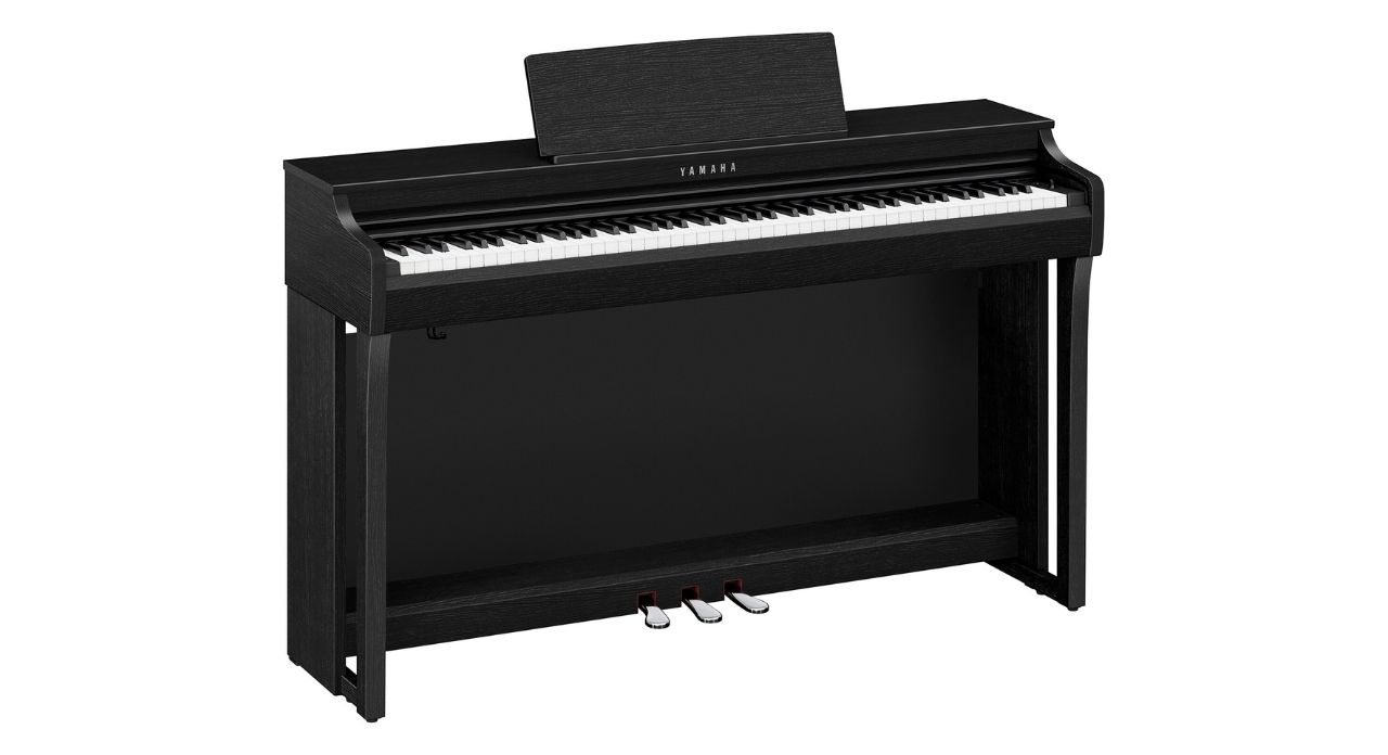 YAMAHA CLP 825B