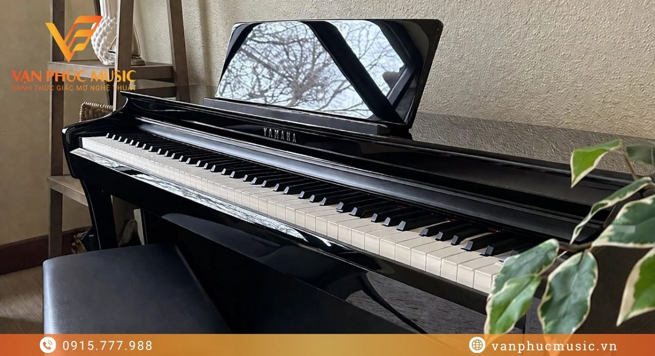 Yamaha CLP 825PE