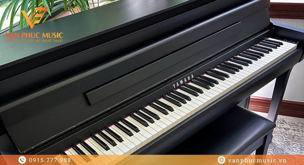 Yamaha CLP 885B
